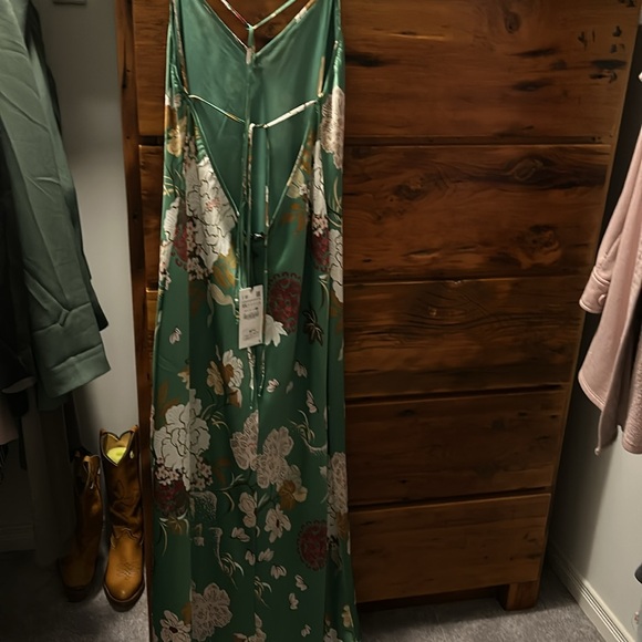 Dress womens. - Picture 2 of 3